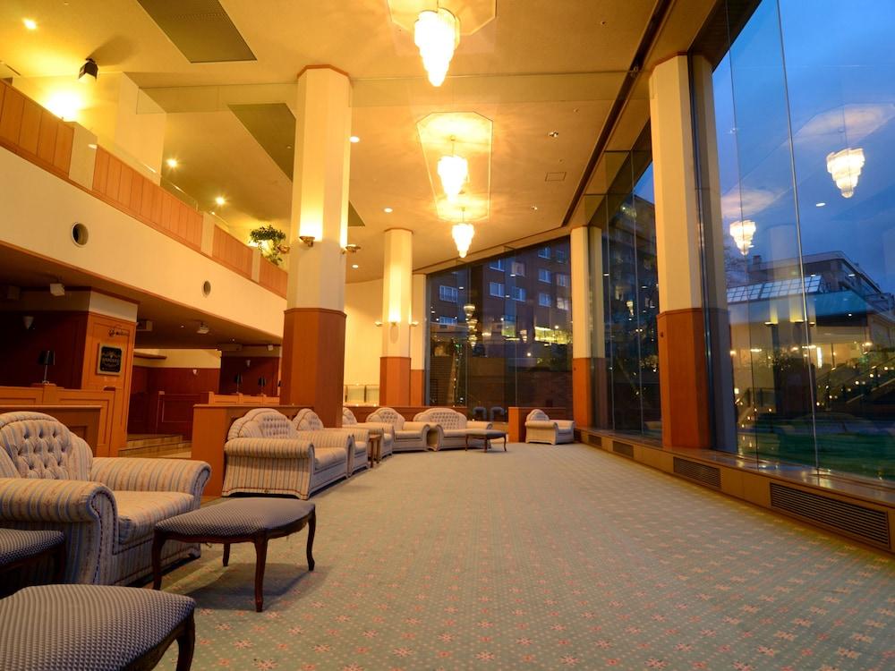 Manseikaku Lakeside Terrace 4*