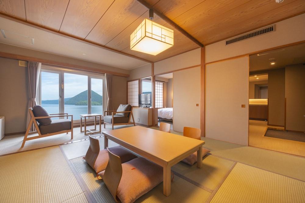 Manseikaku Lakeside Terrace