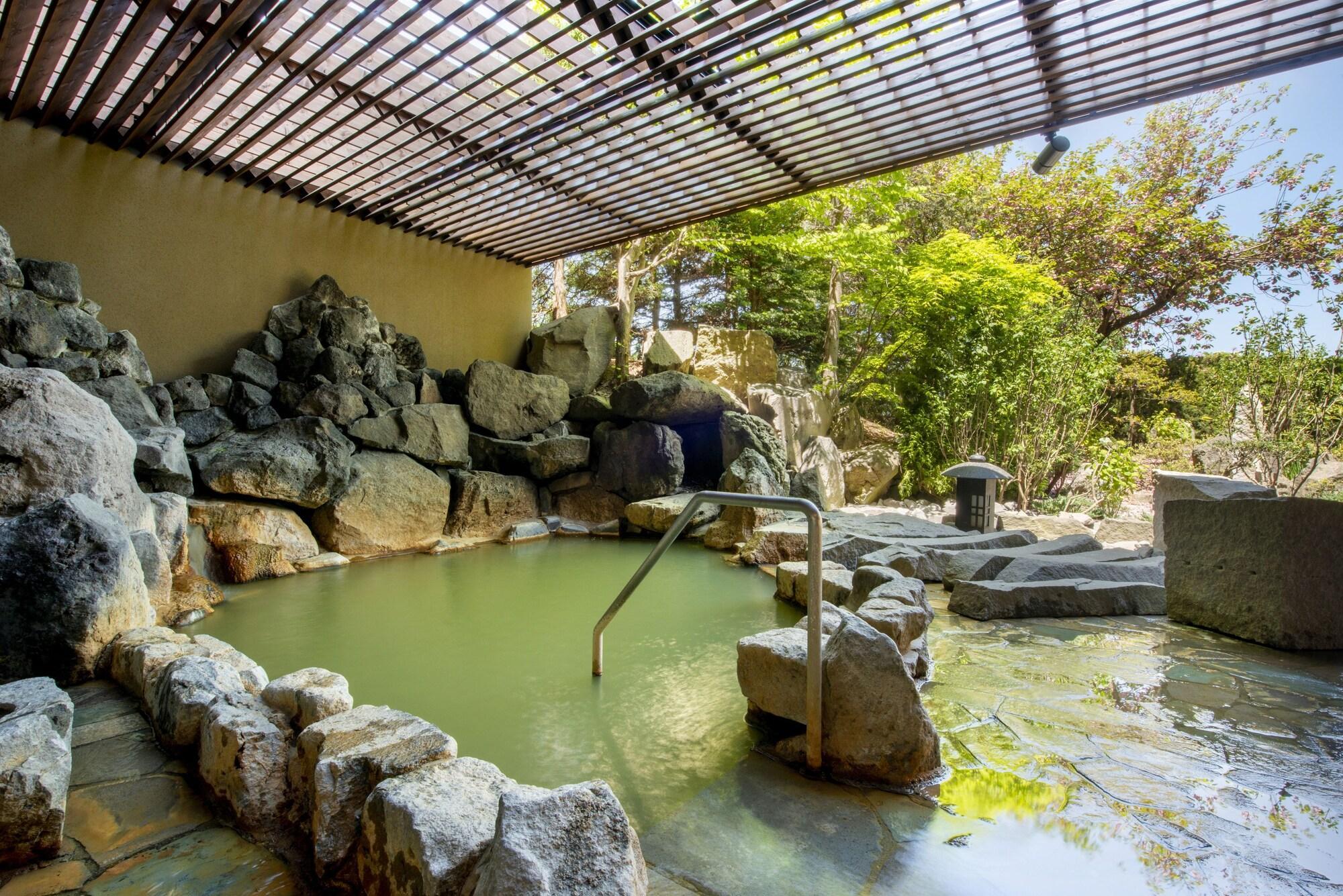 Manseikaku Lakeside Terrace Ryokan 4*