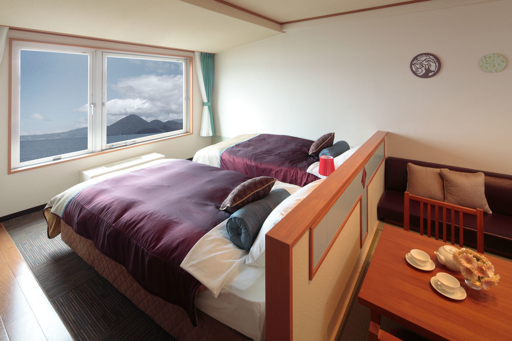 Ryokan Manseikaku Lakeside Terrace 4*