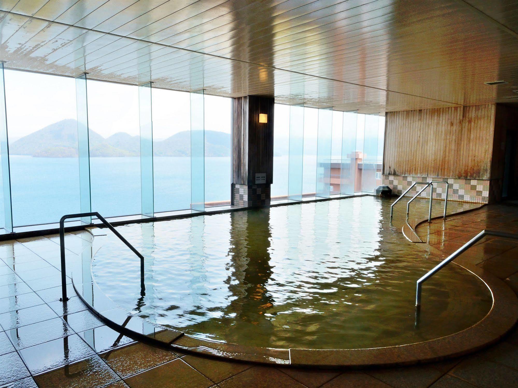 Manseikaku Lakeside Terrace Ryokan 4*
