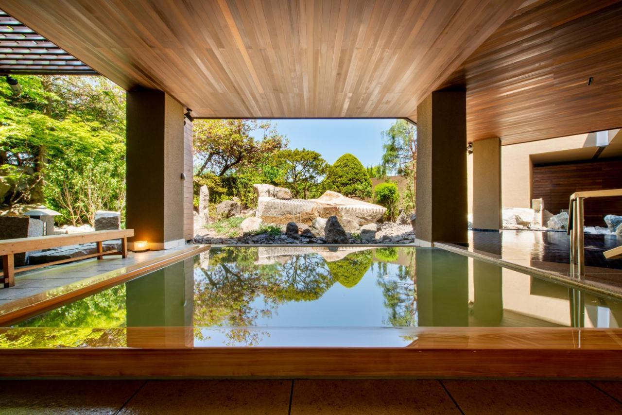 Ryokan Manseikaku Lakeside Terrace